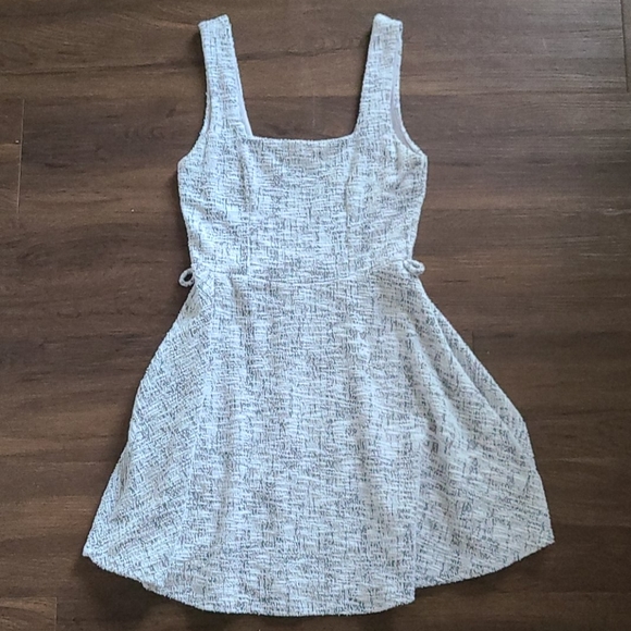 Dress - Picture 1 of 4